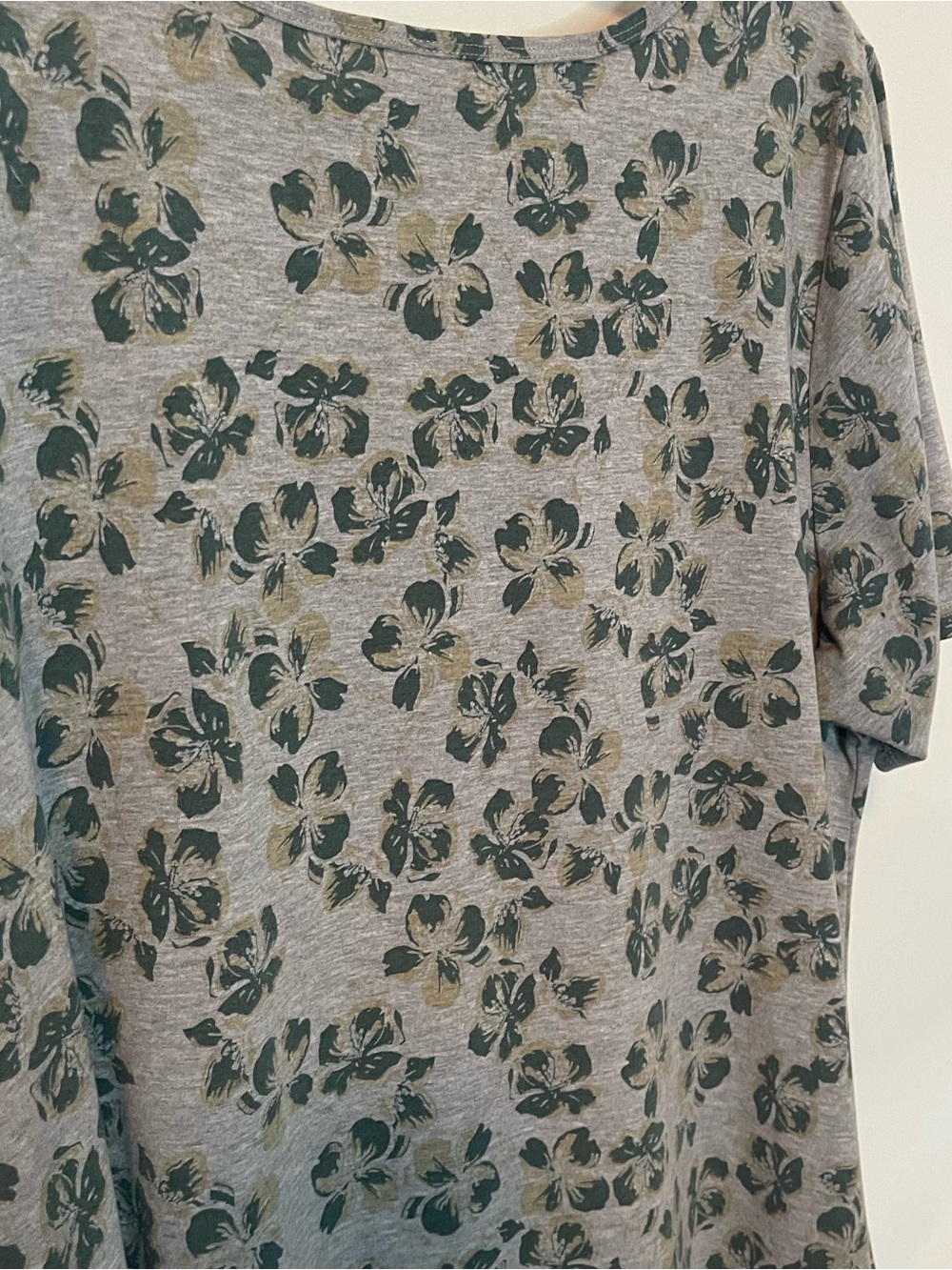 Lularoe 3XL Four Leaf Clover Top #23 - Picture 5 of 7